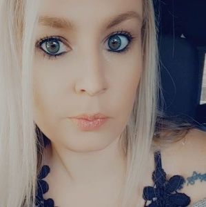 Meet your Posher, Lora